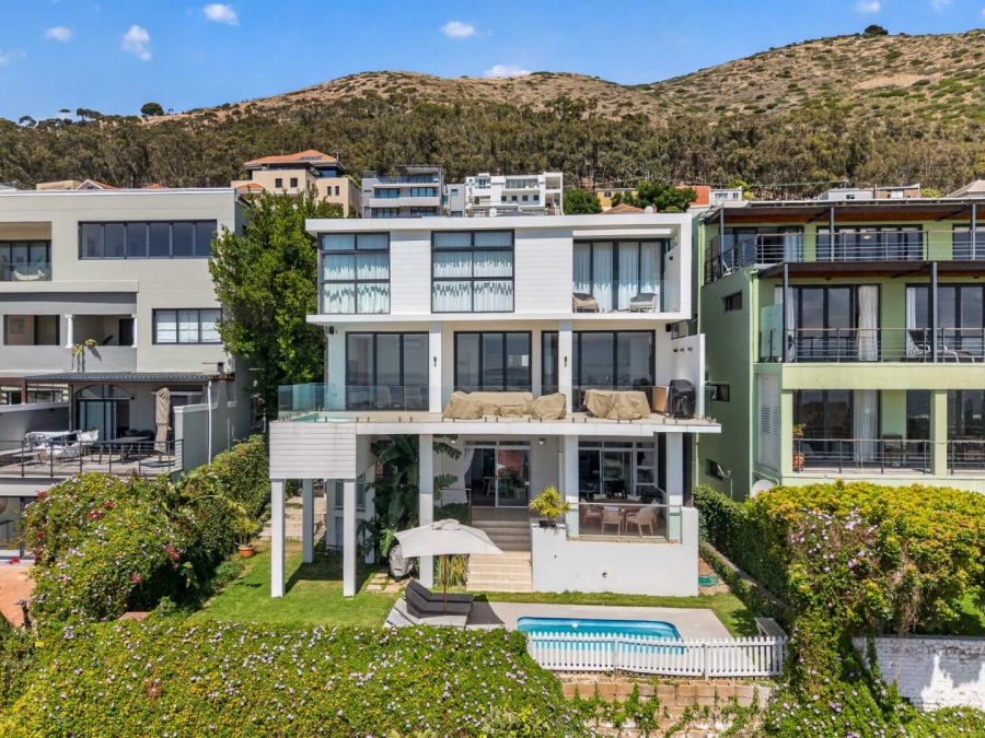 2 Bedroom Property for Sale in Green Point Western Cape